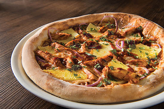 Калифорнийская пицца в гавайском стиле - это изысканная пицца, прежде всего