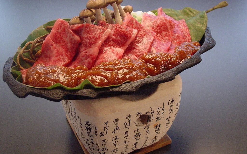 Традиционные блюда Японии – десерт из каштанов и курица с овощами