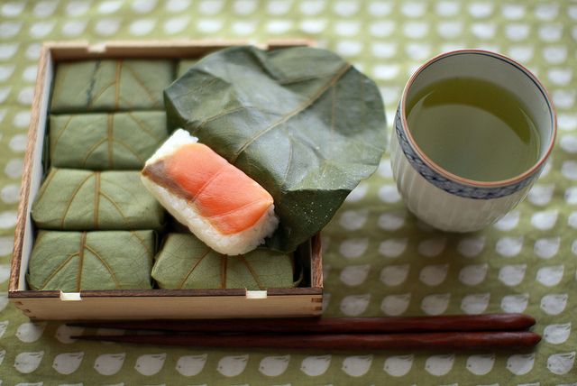 Какиноха суши с зеленым чаем