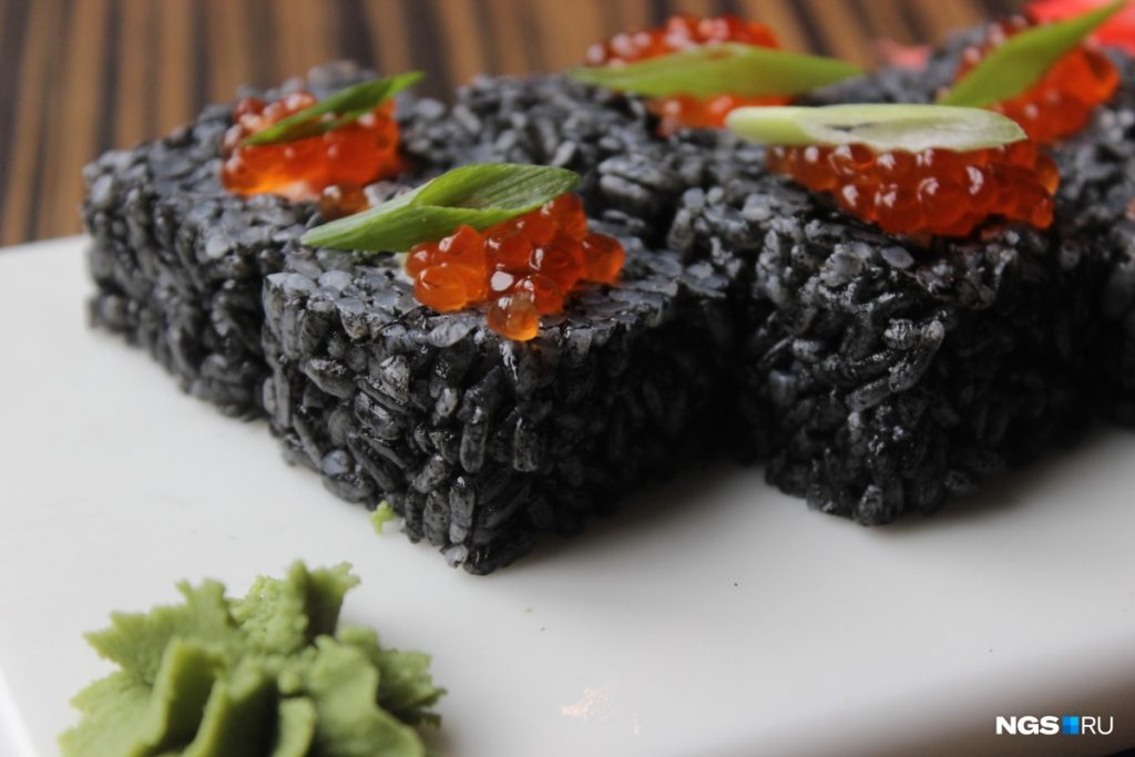 Пресс-суши с черным рисом
