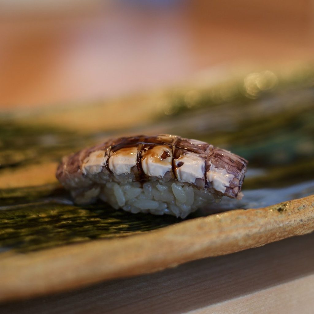 Шако суши (суши с мясом рака-богомола)