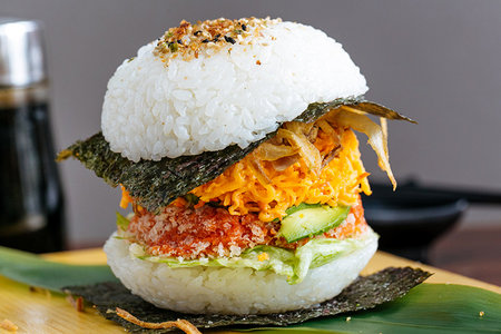 Новый стиль суши - радужные суши-бургеры