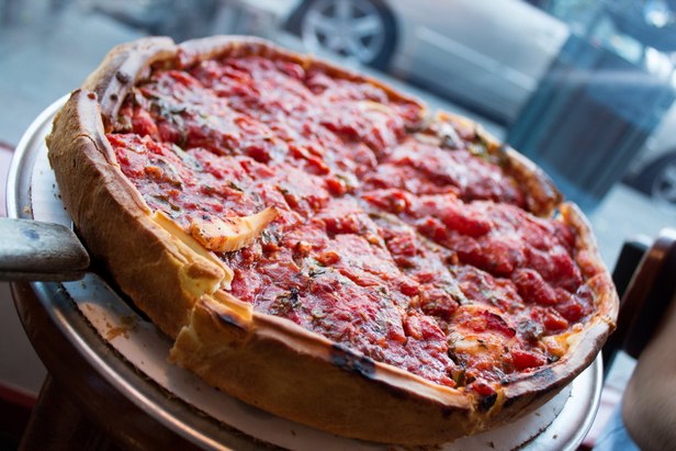 Традиционная глубокая пицца из Чикаго